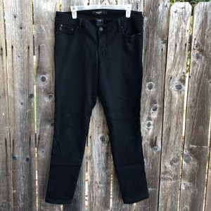 Torrid • Black skinny jeans